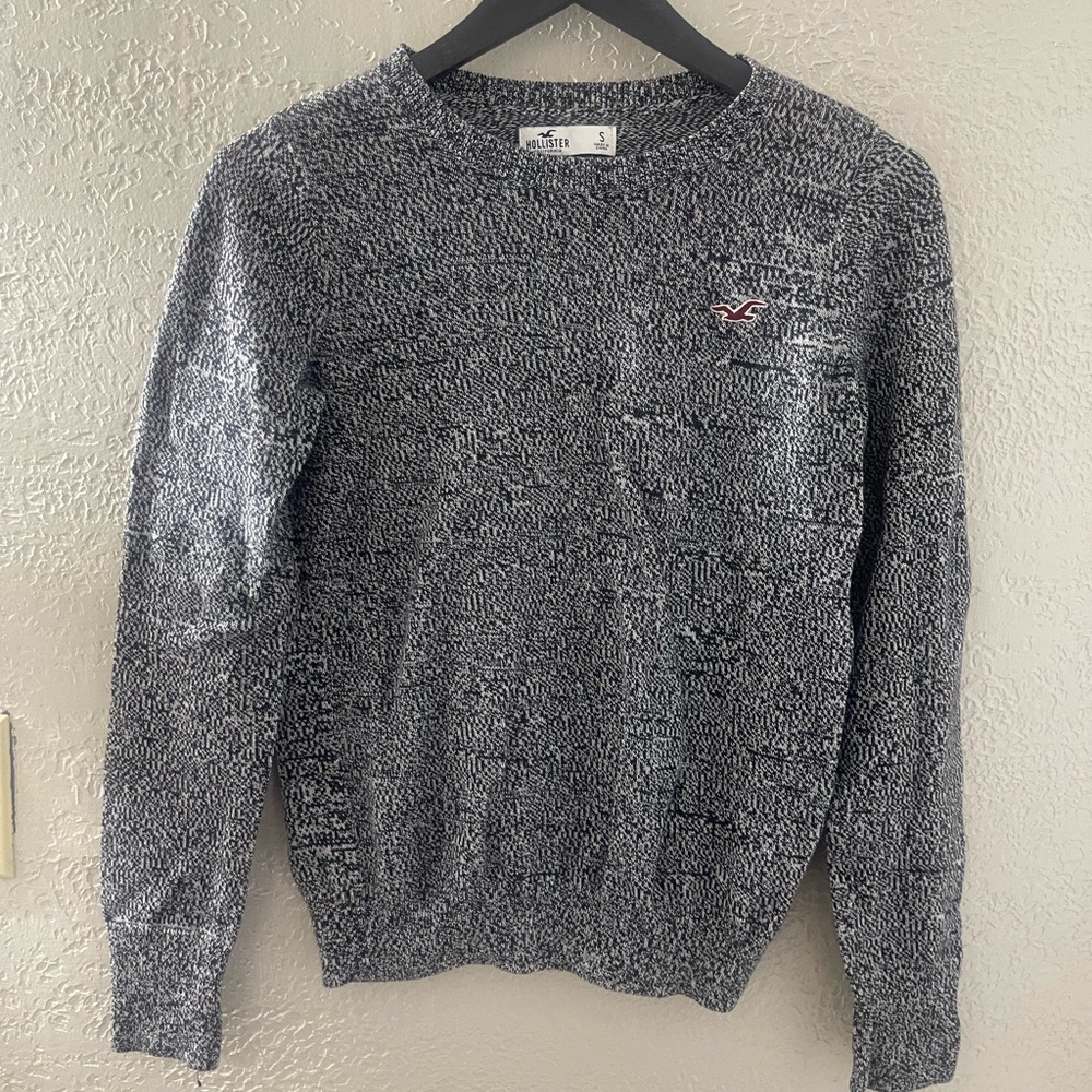 Hollister Women’s Black/White‎ Weathered Crewneck Sweater Small